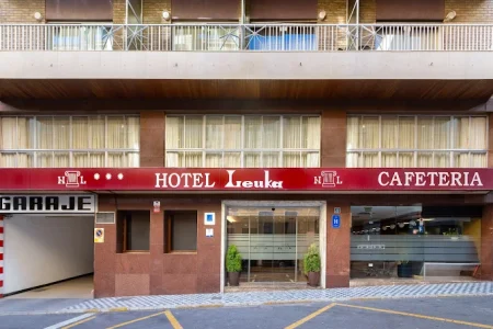 Fachada+entrada parking